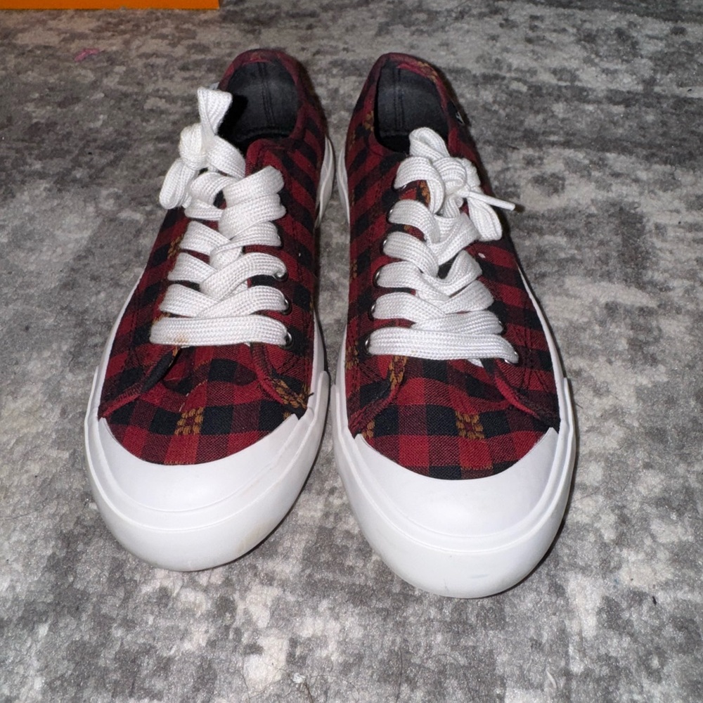 Rocket Dog Red and Black Plaid Sneakers